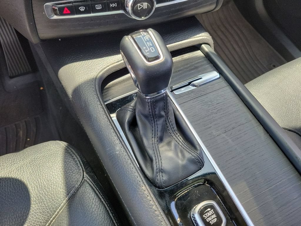 2020 Volvo XC90 T6 Momentum 7 Passenger