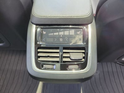 2020 Volvo XC90 T6 Momentum 7 Passenger