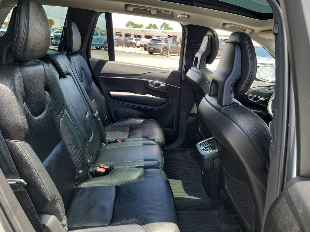 2020 Volvo XC90 T6 Momentum 7 Passenger