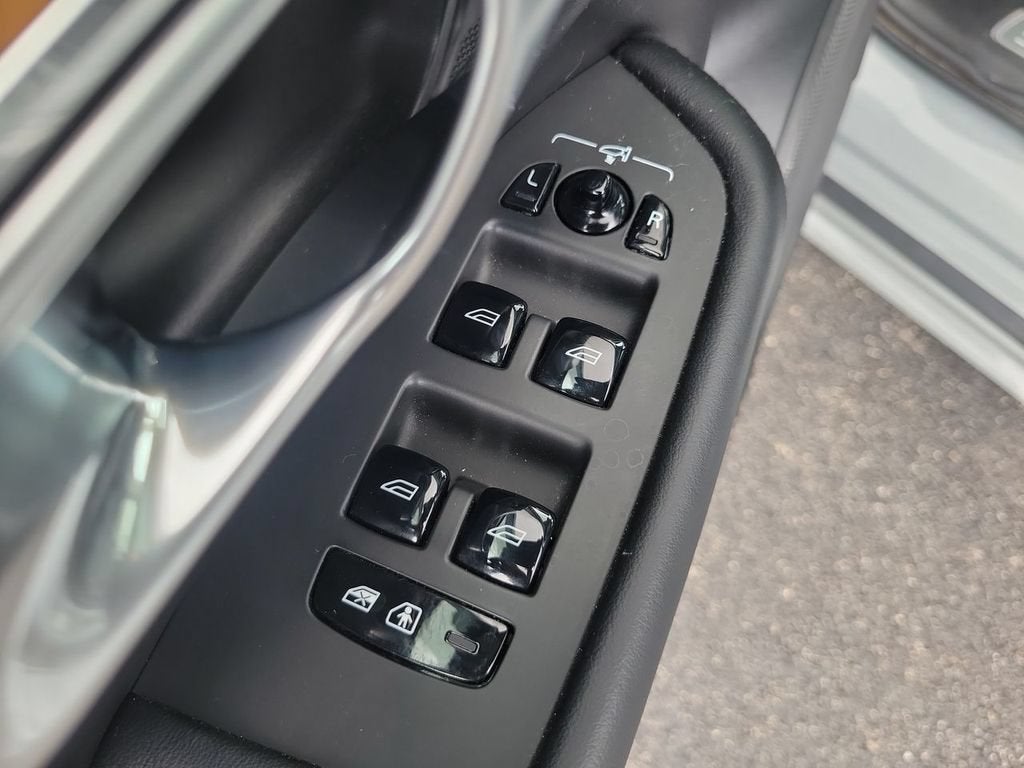 2024 Volvo XC90 B5 Plus Bright Theme